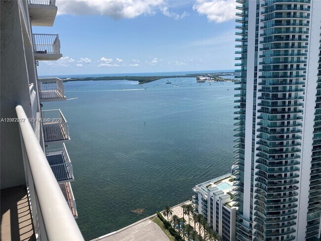 Building Photo - 1200 Brickell Bay Dr