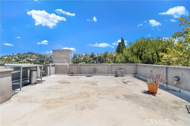 Building Photo - 1419 Angelus Ave