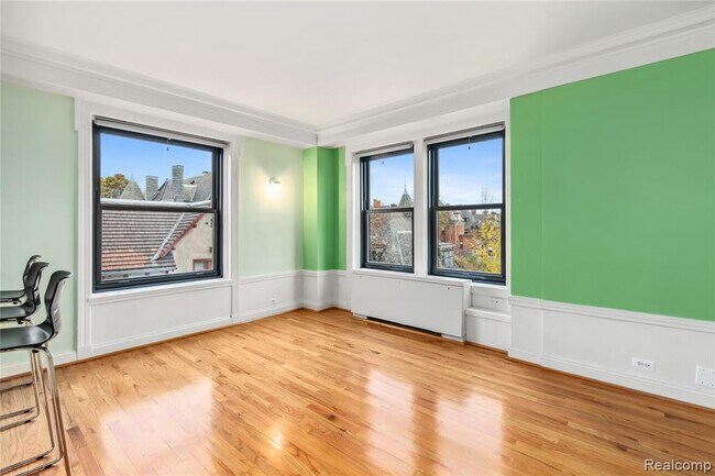 Building Photo - 15 E Kirby St