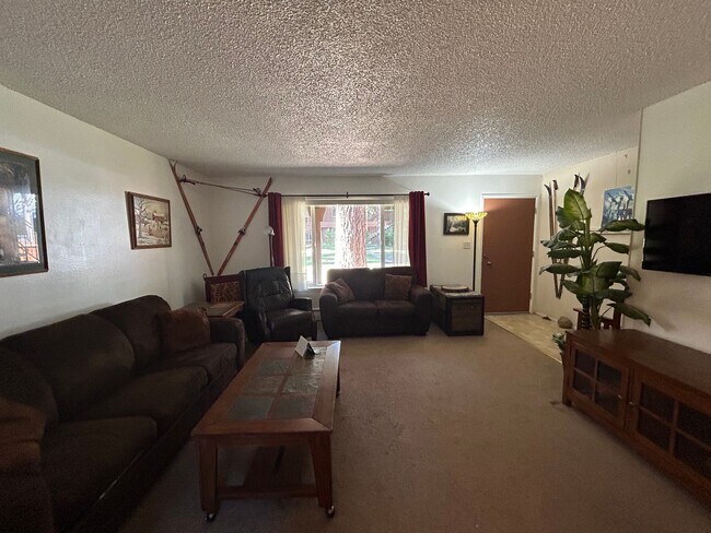 Building Photo - Great Location!  Furnished Condo off Ski Run Blvd - 9 month lease
