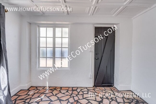 Building Photo - 940 E Florita St