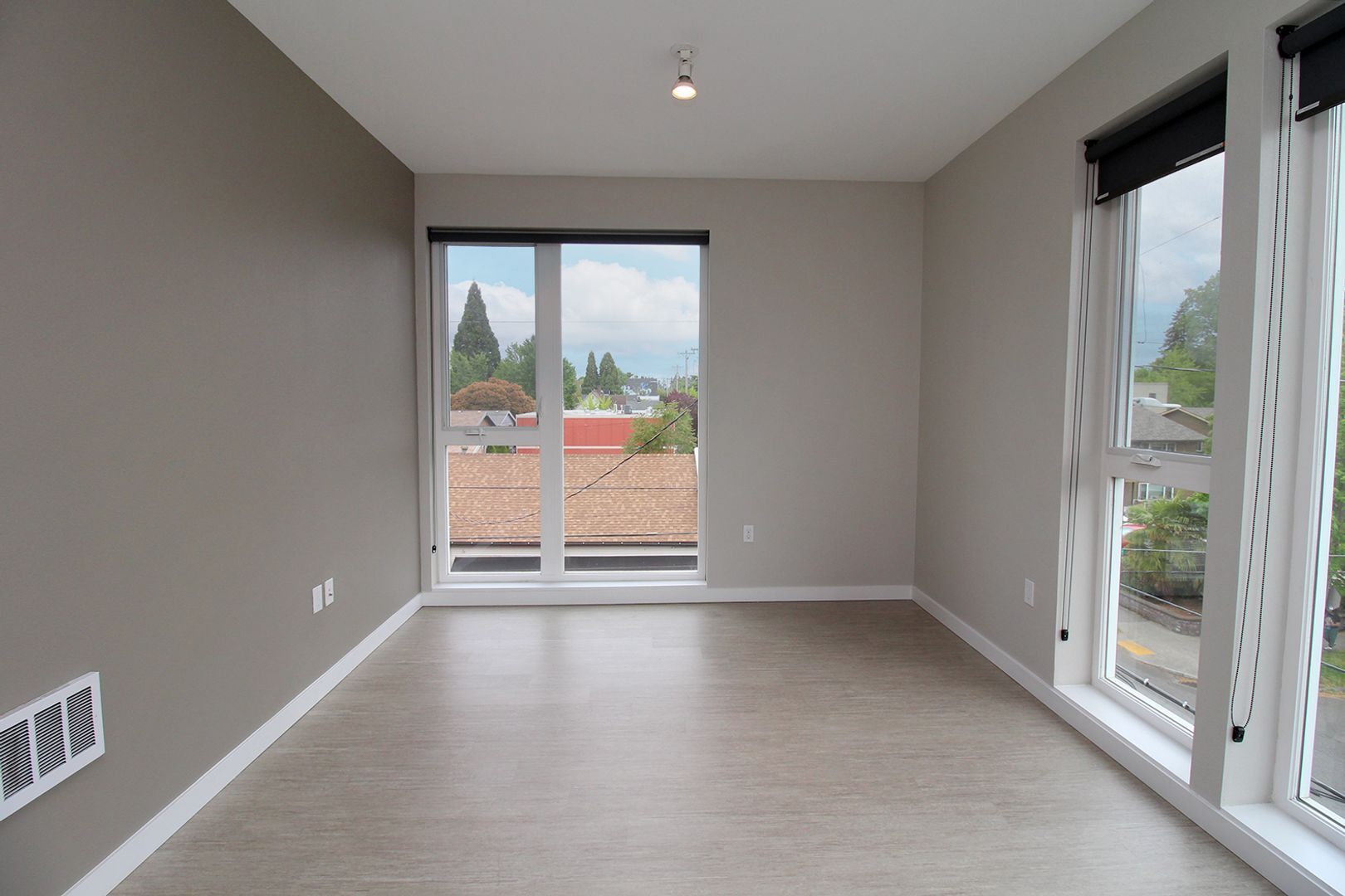 Building Photo - 1280 SE Nehalem St