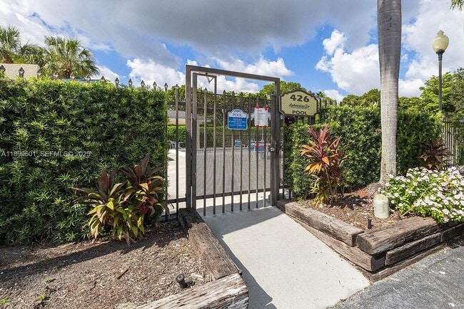 Building Photo - 428 Lakeview Dr