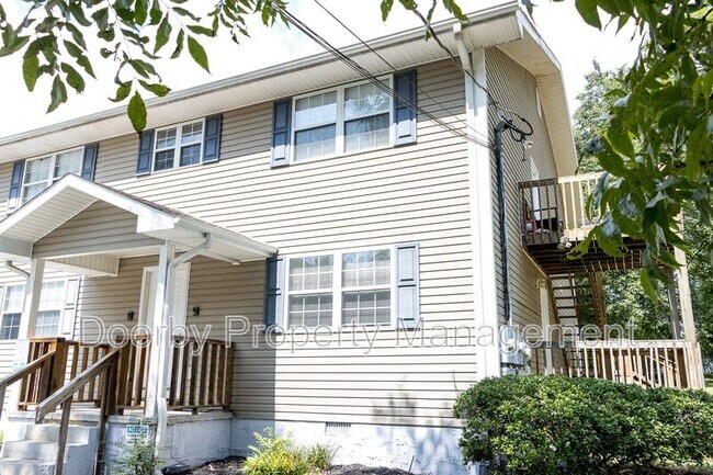 Building Photo - 402 Hall St
