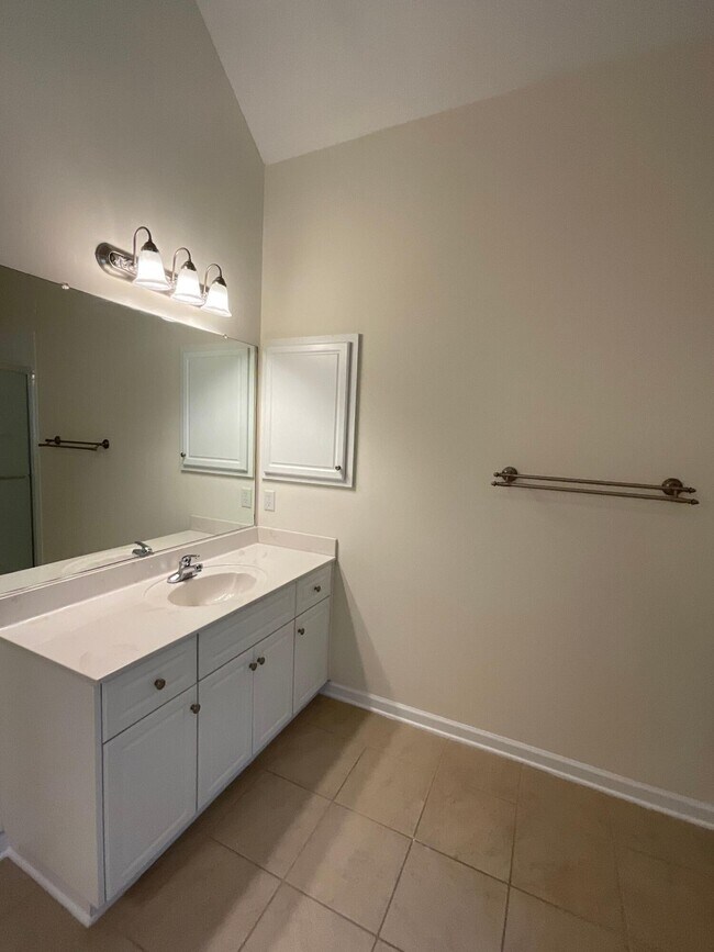 Building Photo - 375 Barnsley Dr