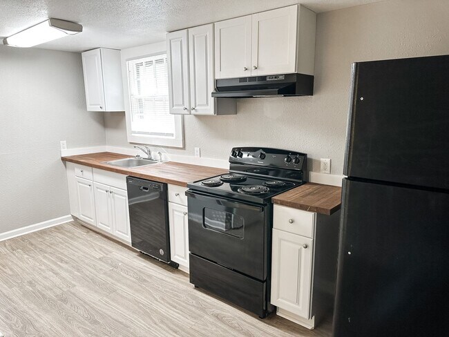 Building Photo - 4033 Ivy Ave