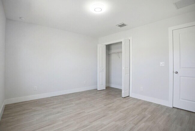 Building Photo - 4593 SW Bradbury St