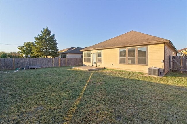 Building Photo - 2239 Howry Dr