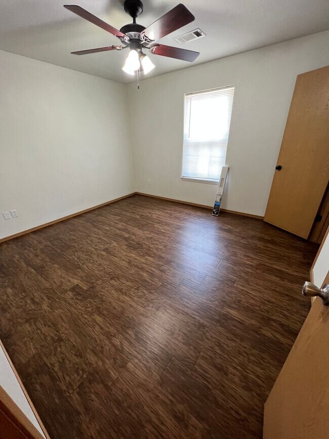 Building Photo - 1409 Poplar St