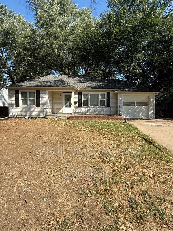Building Photo - 3234 SW Sena Dr