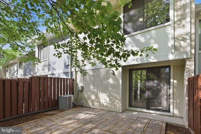 Building Photo - 2369 Southgate Square