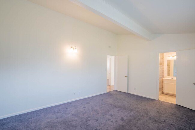 Building Photo - 4132 E 48th Pl