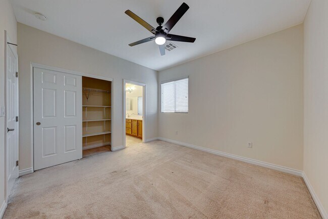 Building Photo - 5 Bedroom Corner Lot Home in Gated Community!
