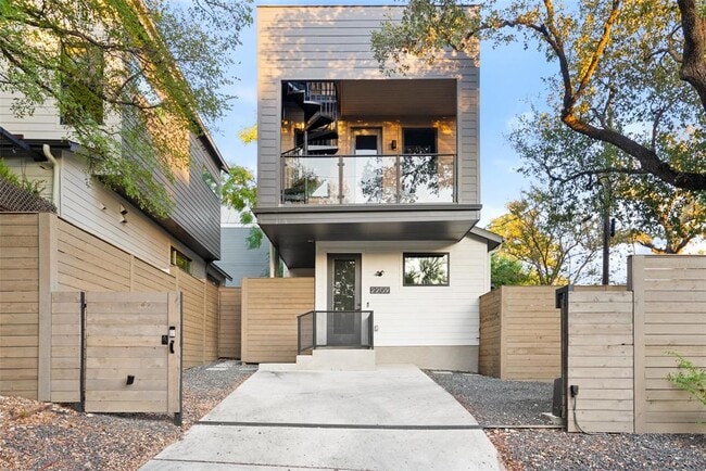 Building Photo - 2209 Rae Dell Ave