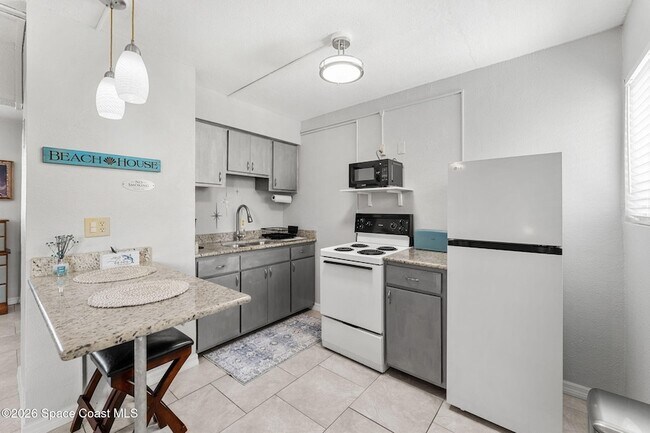 Building Photo - 211 Circle Dr