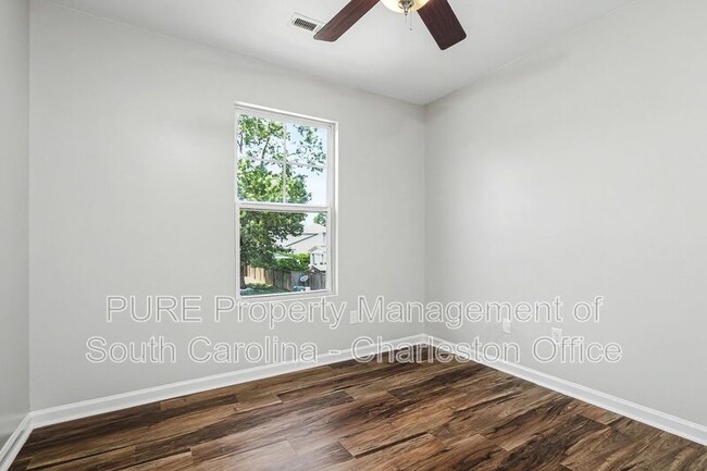 Building Photo - 407 Greywood Ln
