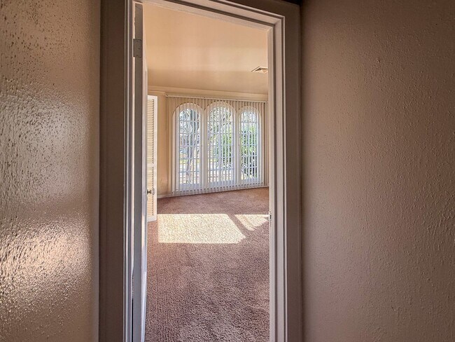 Building Photo - 1945 High St SE