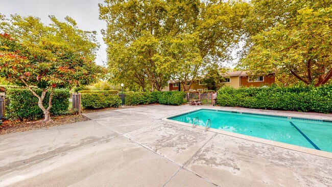 Building Photo - 562 Santa Alicia Dr
