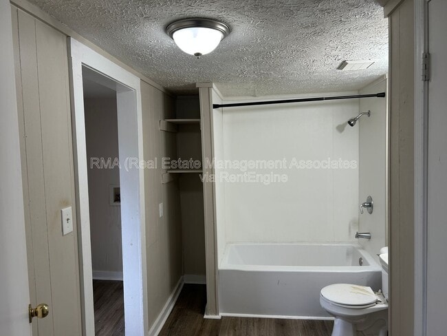 Building Photo - 1035 W College St