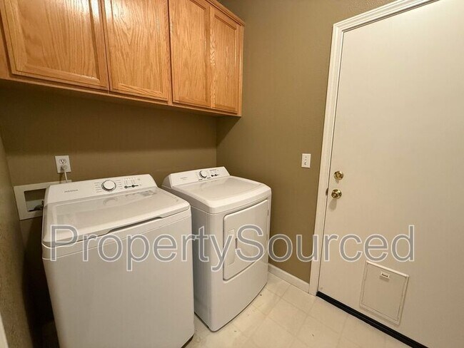 Building Photo - 2080 Picadilly Ct