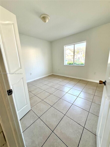 Building Photo - 8851 NW 110th Pl