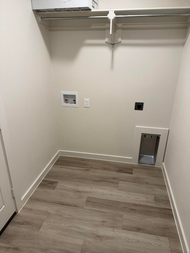 Building Photo - 1315 N Chicago Ave