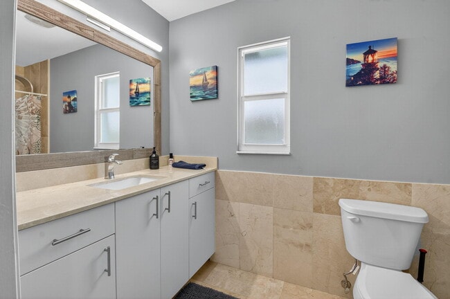 Building Photo - 6701 Hillside Ln