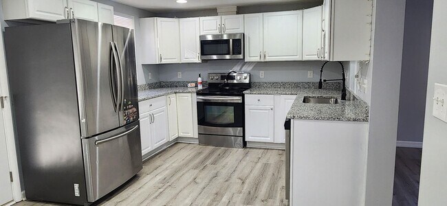 Building Photo - Cozy 3 Bedroom Rambler Nestled on a large property