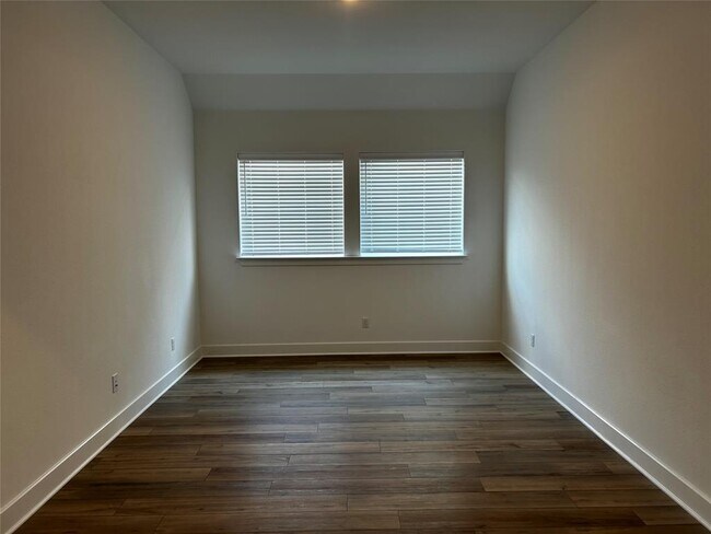 Building Photo - 653 Wolf Rdg Rd