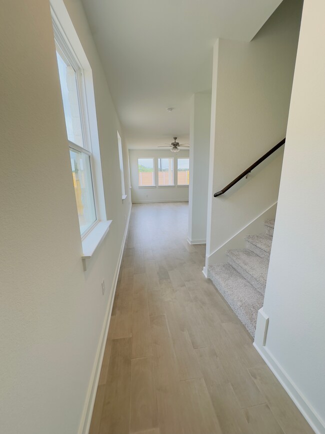 Building Photo - 2425 Lakey Cv