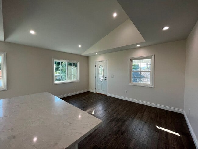 Building Photo - Pet friendly 1+1 w/all appliances + in-unit laundry!