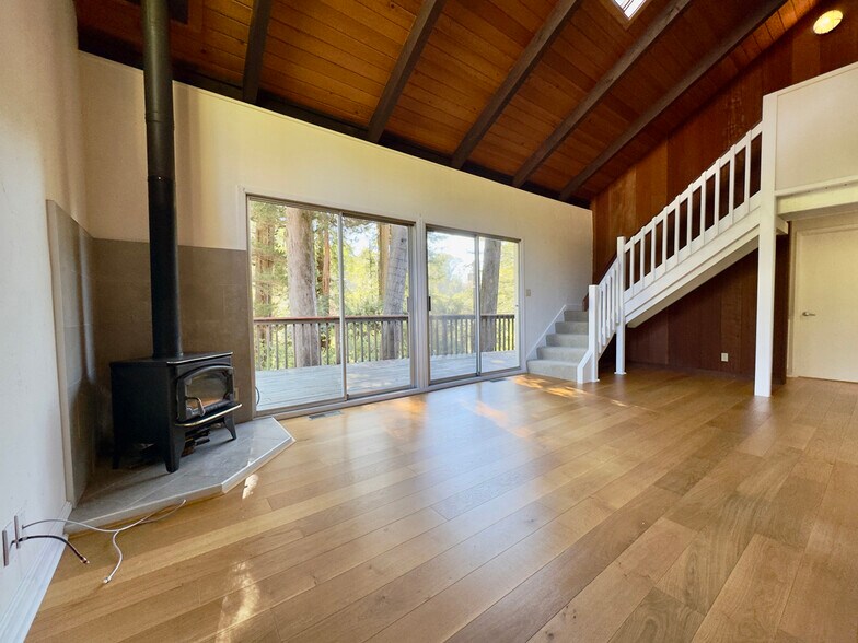 Building Photo - 6583 Valley View Rd