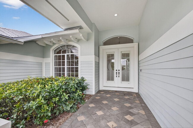 Building Photo - 8401 SE Ketch Ct