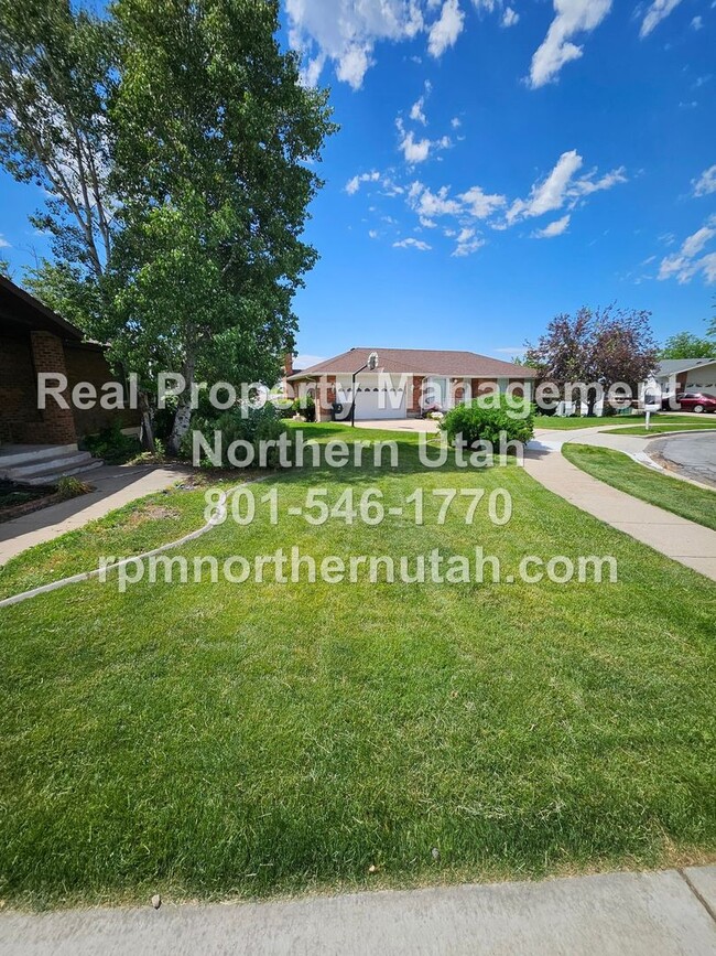 Building Photo - 5 Bedroom 3 Bath Home in Fruit Heights Com...