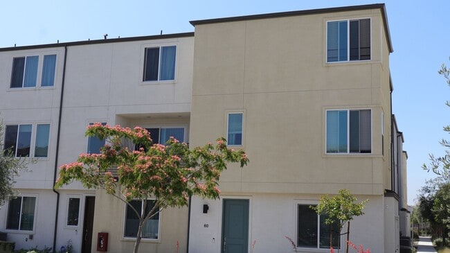Building Photo - 4 bedrooms 3.5 baths townhome in South San Diego