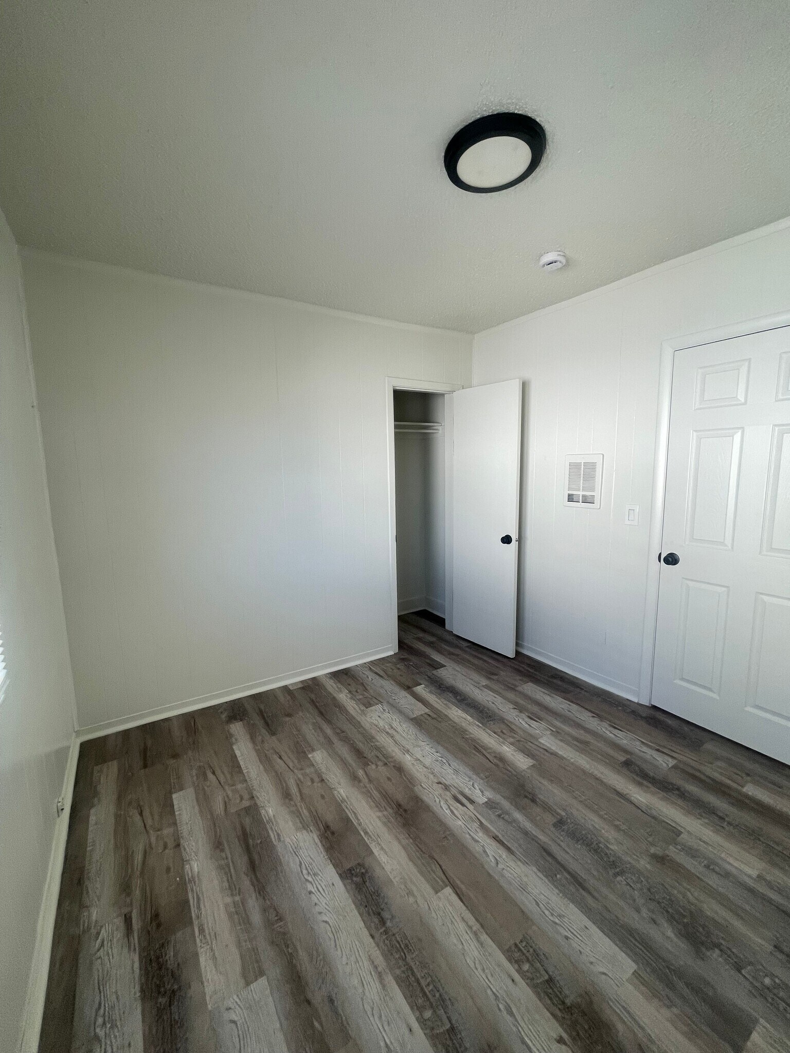 Building Photo - 1291 E Villa Vis Ave