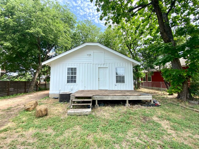 Building Photo - East Austin charmer!