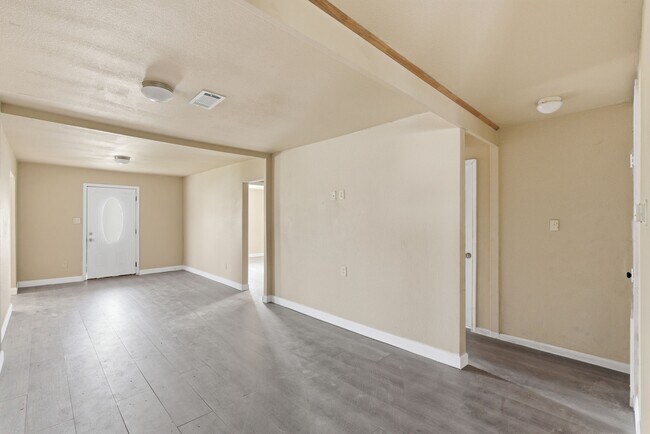 Building Photo - 2411 Leffingwell St