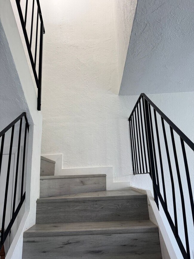 Building Photo - AVAILABLE NOW For Rent 2BD/2.5BA FULLY REN...