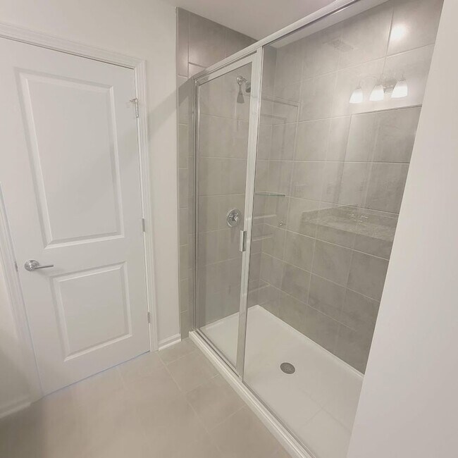 Building Photo - 3BR/2BA Townhouse located in Odell Corners...