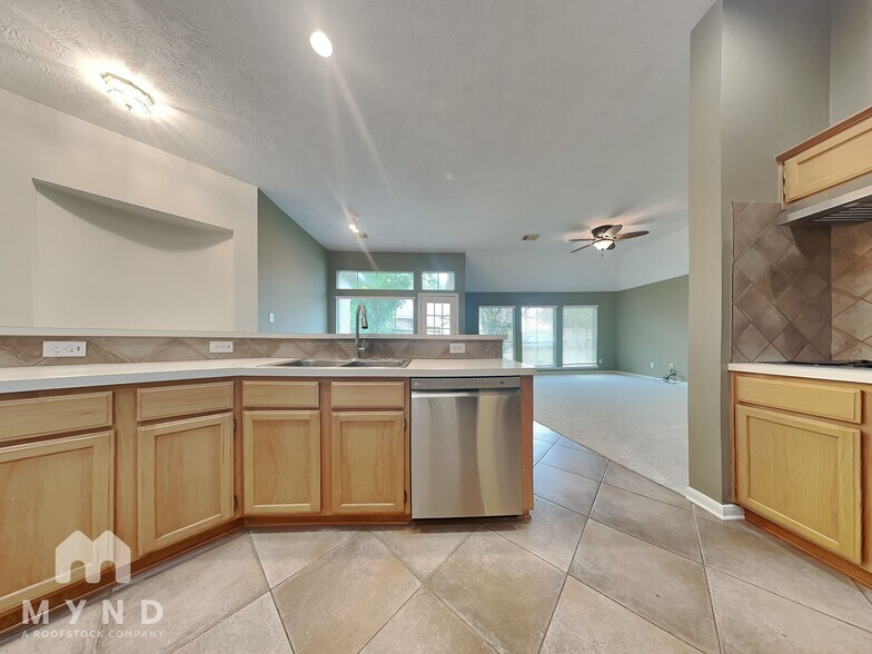 Building Photo - 4606 Sunrise Dr