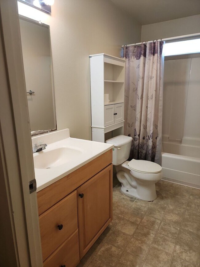 Building Photo - 3 bed 2 bath w/ garage in Ephrata