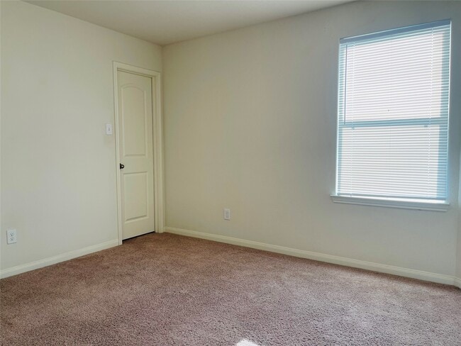 Building Photo - 11042 Hillside Creek Dr