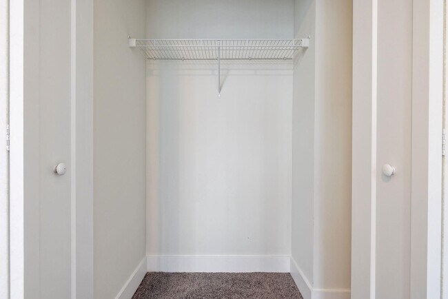 Building Photo - 120 N Compass Way