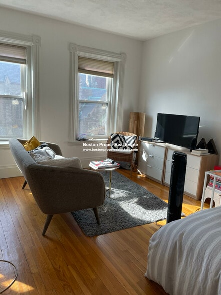 Building Photo - 1091 Boylston St