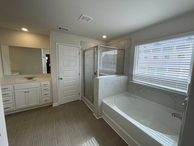 Building Photo - 246 River Run Dr