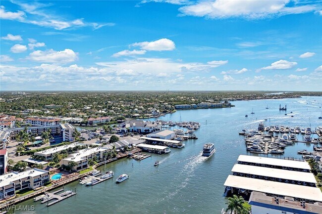 Building Photo - 800 River Point Dr