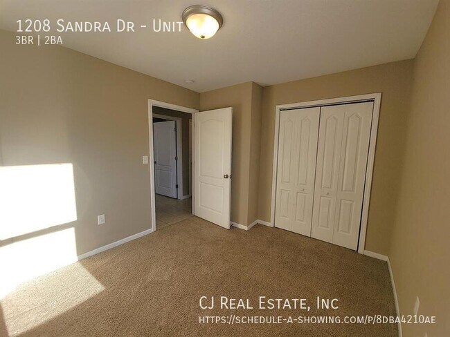 Building Photo - 1208 Sandra Dr