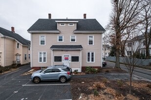 Building Photo - 686 Main St