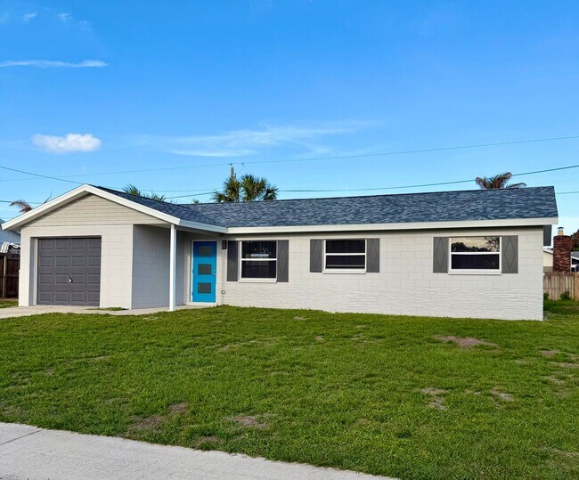 Building Photo - Adorable Makeover Melbourne Florida-Close to Wickham Rd.